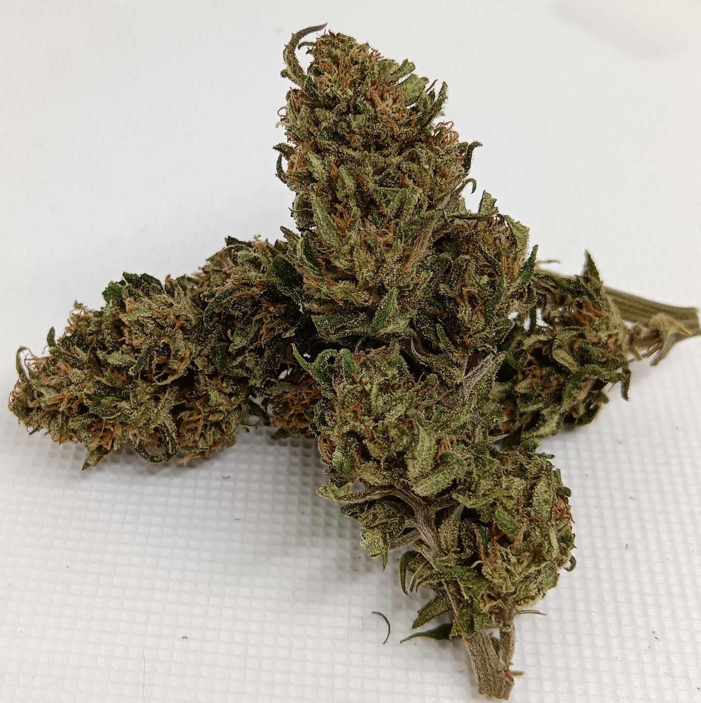 Fleurs CBD Strawberries Cake